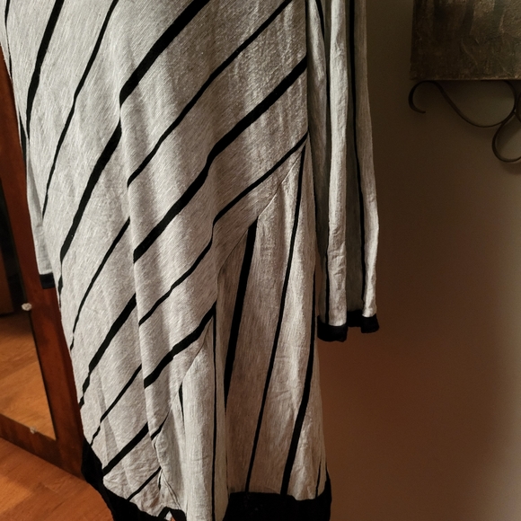 Comfy USA Tunic Top Gray Black Stripe Asymmetrical Godet Medium - Picture 2 of 5